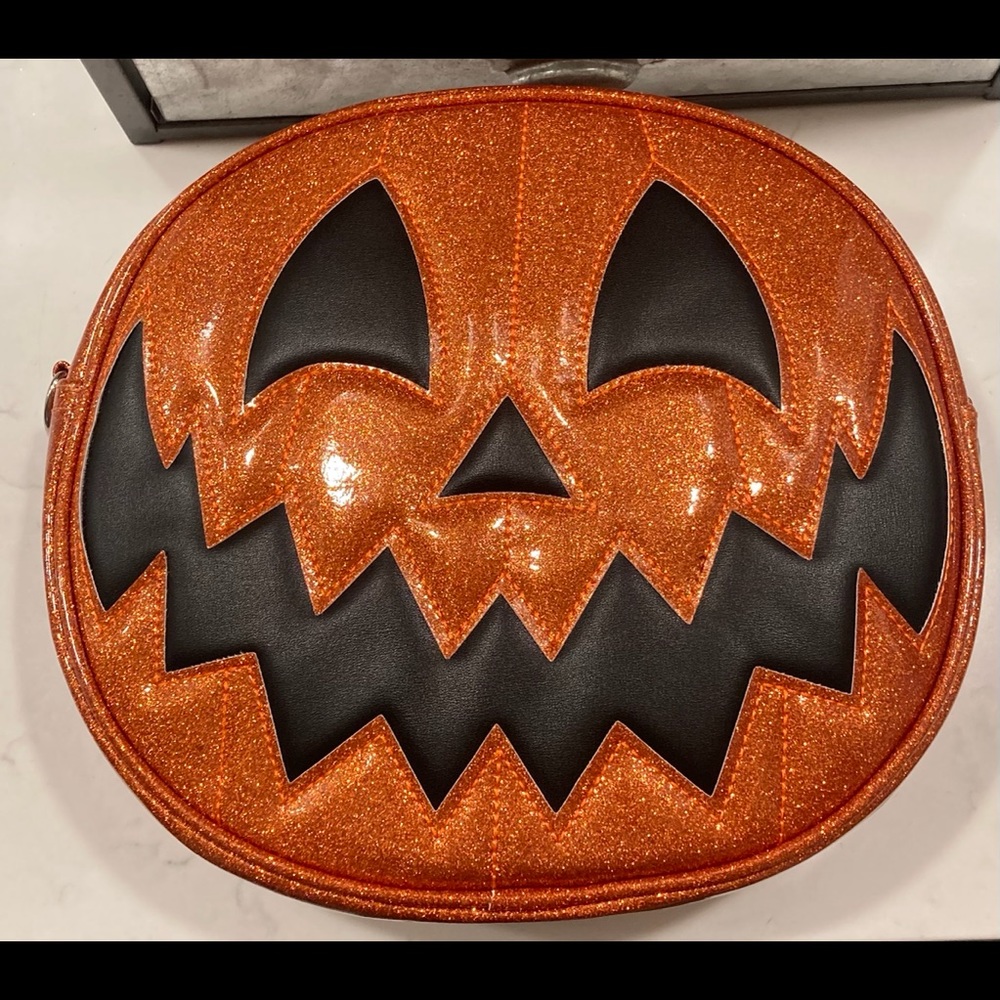 Love pain and stitches glitter pumpkin kult bag